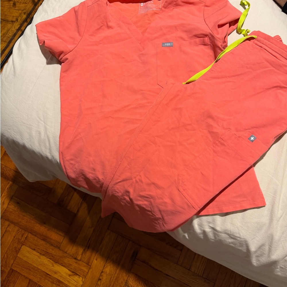 Figs Coral Scrub Set with Neon Lime Drawstring